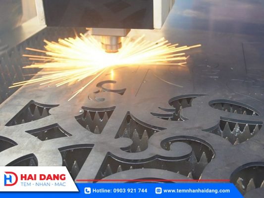 Vì sao nên chọn gia công cắt CNC kim loại tấm