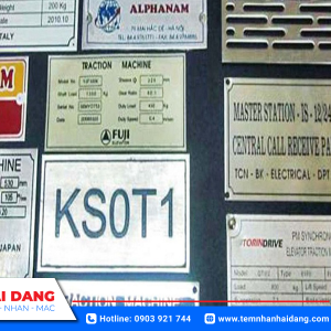 sản xuất tem nhôm xước số lượng ít giá rẻ