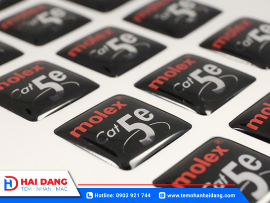 Tìm Hiểu Cắt CNC Tem Nhựa Phủ Epoxy Bằng Laser Tại Brand